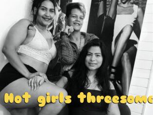 Hot_girls_threesome