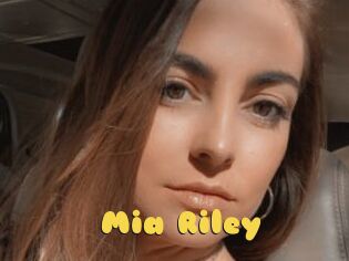 Mia_Riley