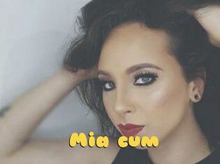 Mia_cum